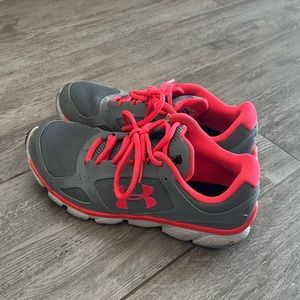 💥Underarmour running shoes💥 Women’s size 8